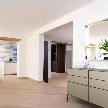 Luxury Flat 265m2 - Newly Renovated - Old Town Apartment